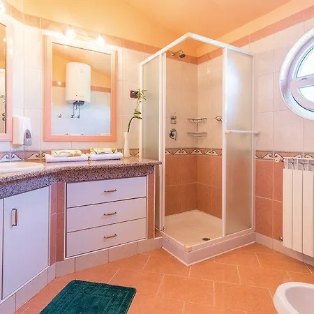 Family Friendly House With A Swimming Pool Loborika, Pula - 14132 Loborika